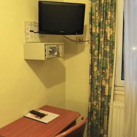 De La Place Des Alpes 2* Paris