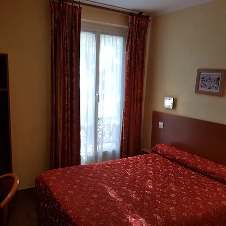 De La Place Des Alpes 2*