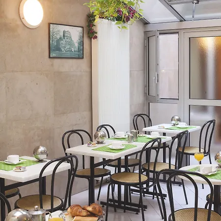 De La Place Des Alpes מלון