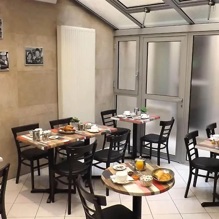 De La Place Des Alpes 2* פריז