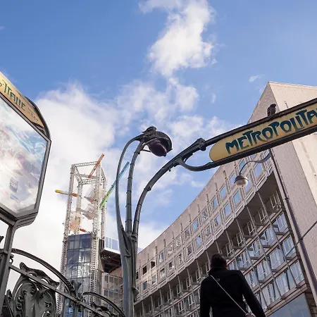 De La Place Des Alpes