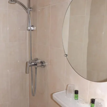 מלון De La Place Des Alpes 2*