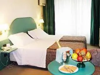 De La Place Des Alpes