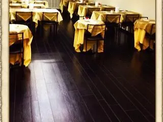 Hotel De La Place Des Alpes Parijs