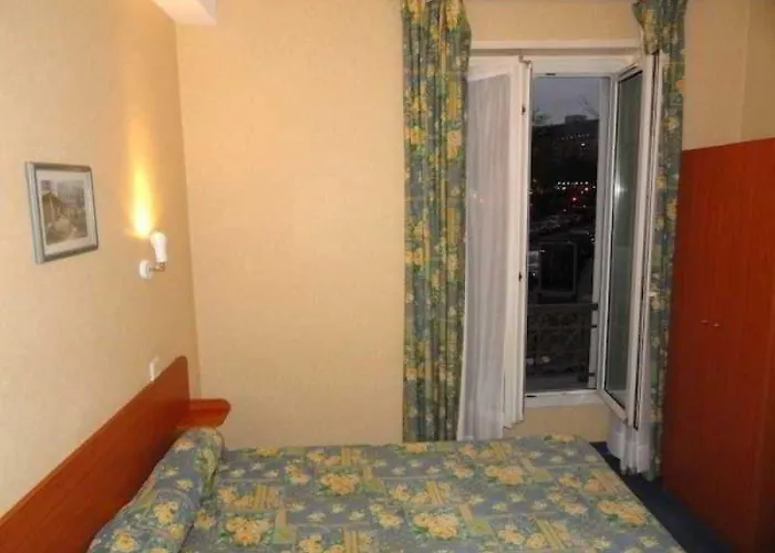 De La Place Des Alpes Paris