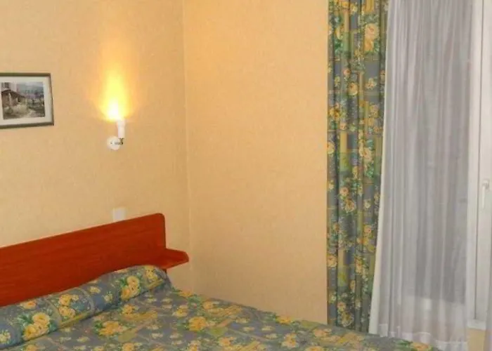 De La Place Des Alpes Hotel Paris