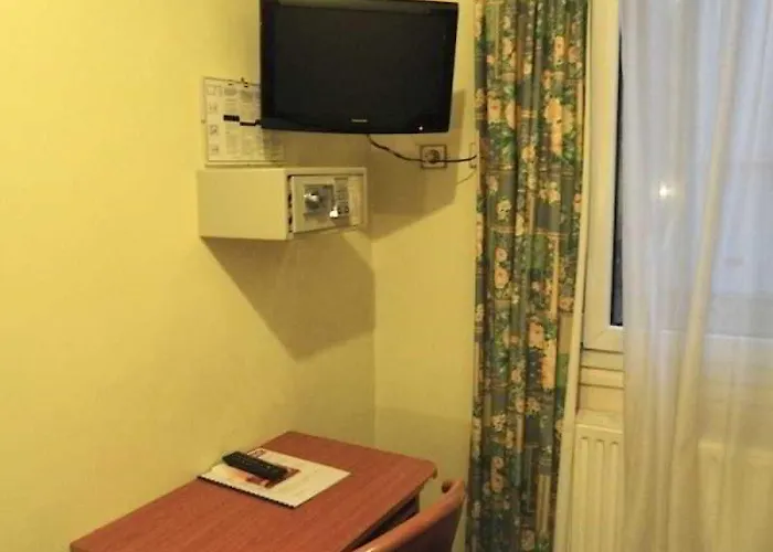 De La Place Des Alpes 2* Paris