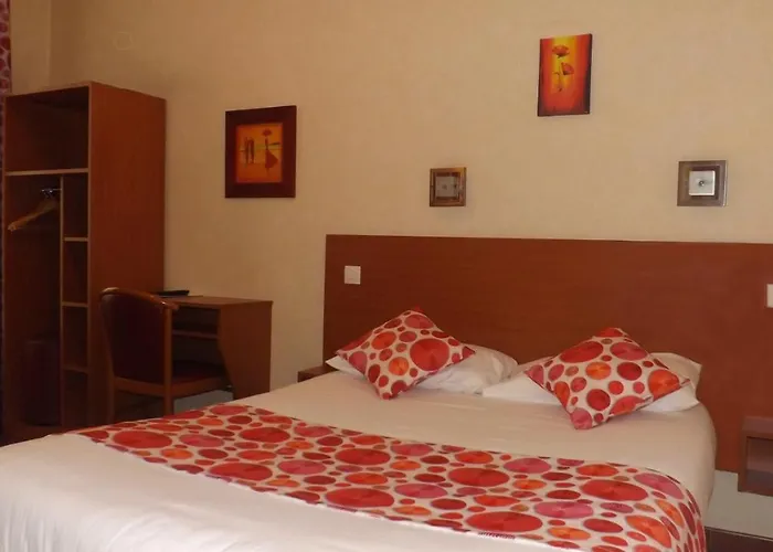 De La Place Des Alpes 2*