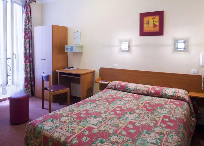 Hotel De La Place Des Alpes Paris