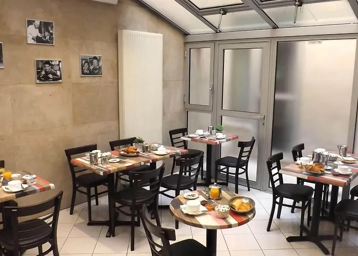 De La Place Des Alpes 2* Paris