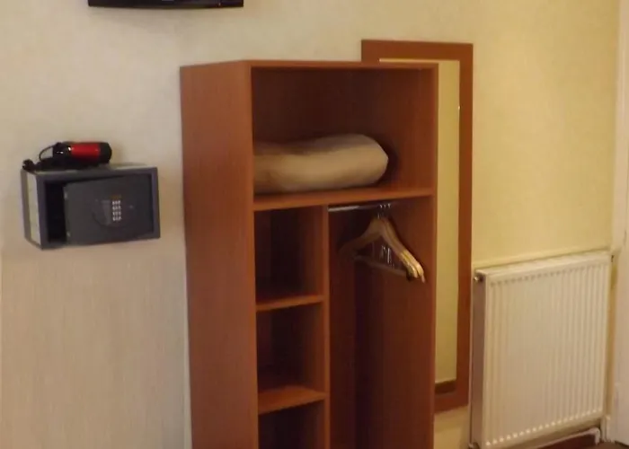 De La Place Des Alpes Hotel