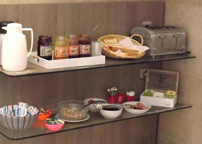 De La Place Des Alpes 2*