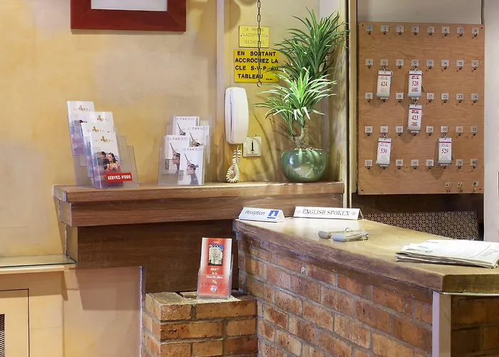 De La Place Des Alpes מלון 2*