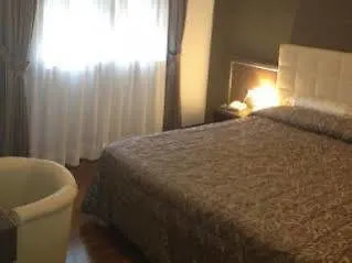 De La Place Des Alpes 2* פריז