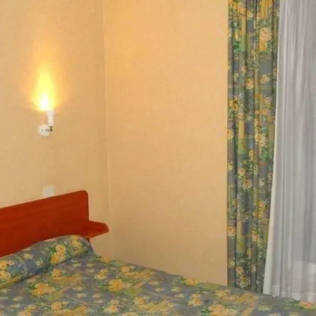 De La Place Des Alpes Otel Paris